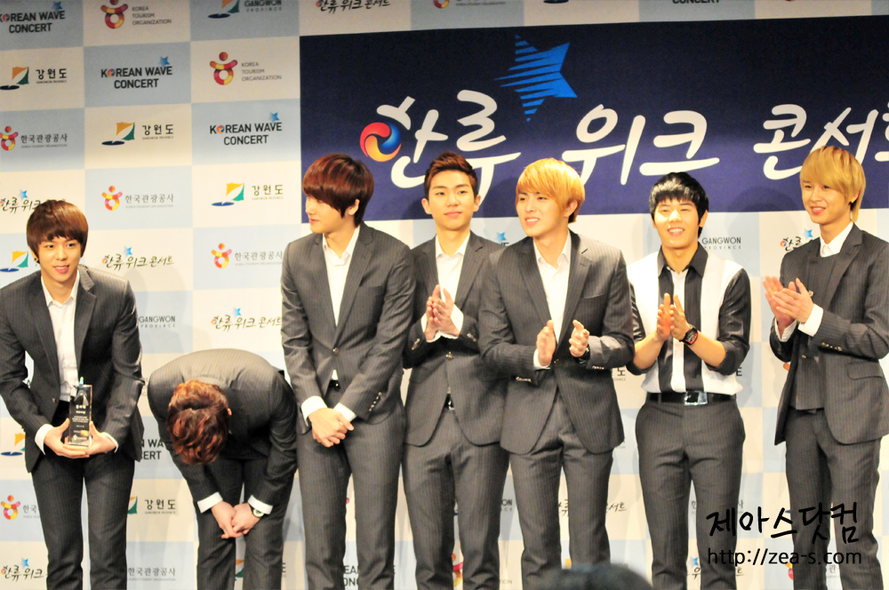 [CONF] [2011.11.28] K-pop concert press conference 121AB6414ED3434A2BB2EE