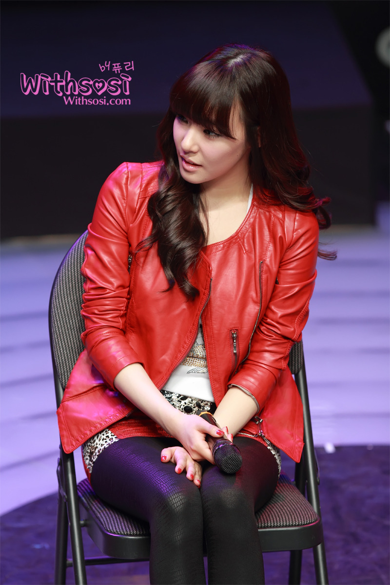 [PIC][23-01-2012]HÌNH ẢNH CỦA TIFFANY TRONG VỞ "FAME"  - Page 2 141882434EBA811847A883