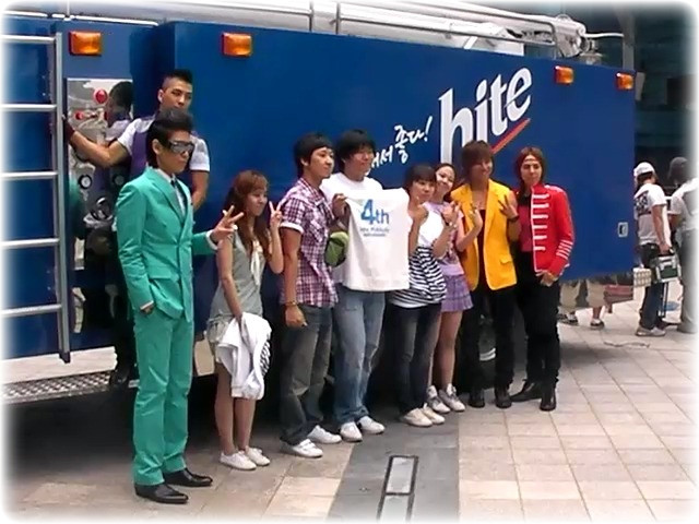 빅뱅(탑, 지용, 대성, 태양) 기념촬영