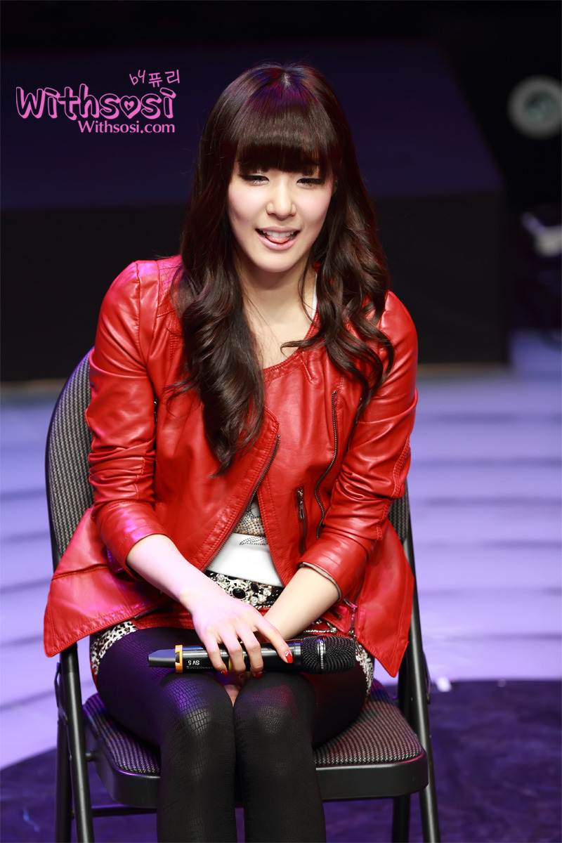 [PIC][23-01-2012]HÌNH ẢNH CỦA TIFFANY TRONG VỞ "FAME"  - Page 2 1520B2414EBA815D3232F6