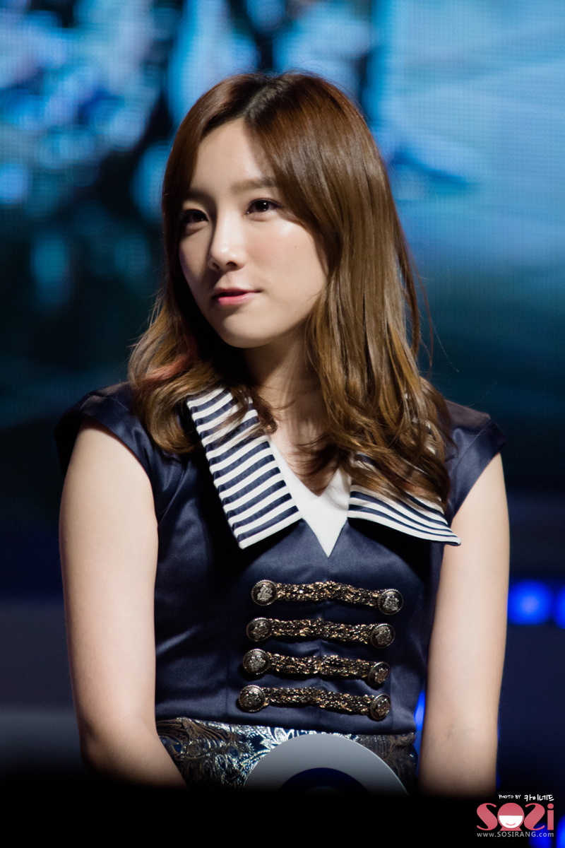 [PIC][01-09-2012]SNSD tại buổi Giao lưu và Ký tặng cho fan hâm mộ được tổ chức bởi thương hiệu "LOOK" vào chiều nay - Page 25 170C334A504B38F615939D