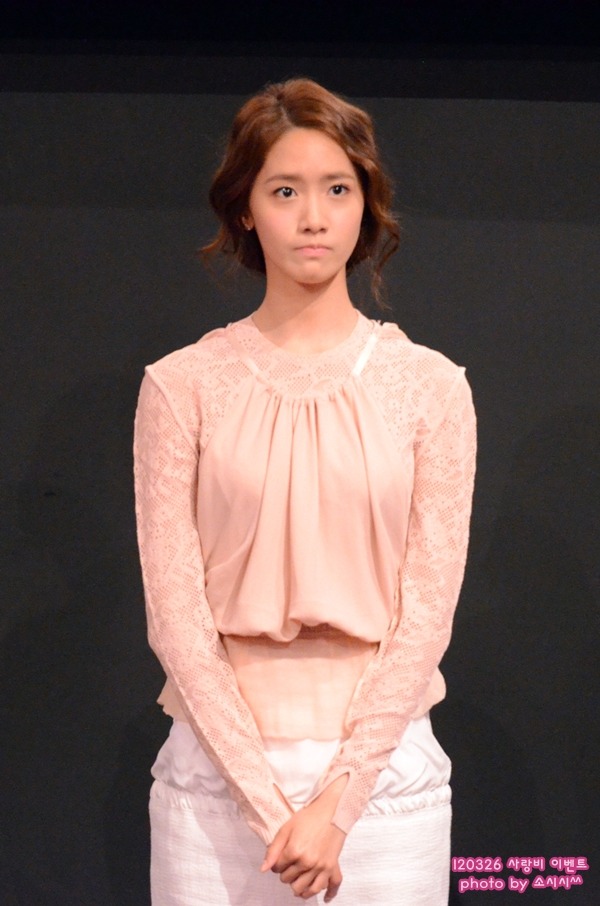 [صور] yoona بالعرض الحصري الأول لـLove Rain 181CFB4D4F708A1925A1B2