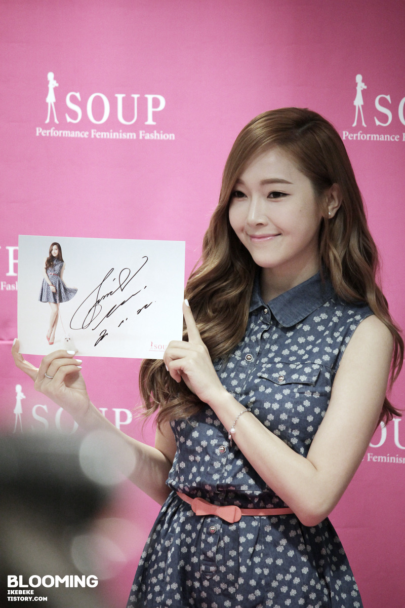 [PIC][14-06-2014]Jessica tham dự buổi fansign lần 2 cho thương hiệu "SOUP" vào trưa nay 213D234F539D24B2299E2D