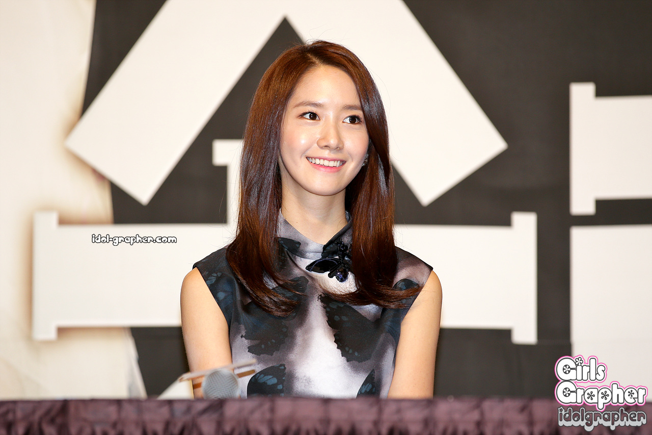 [PIC][04-12-2013]YoonA xuất hiện tại buổi họp báo bộ phim "Prime Minister Is Dating" vào trưa nay - Page 3 2143264852ADA03E1F7772