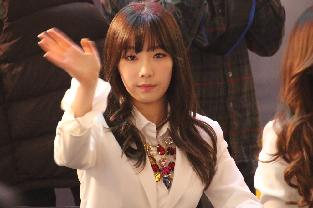 [PIC][14-03-2014]SNSD xuất hiện tại buổi fansign cho "Mr.Mr." vào tối nay  - Page 4 2201A348532476720B60E7