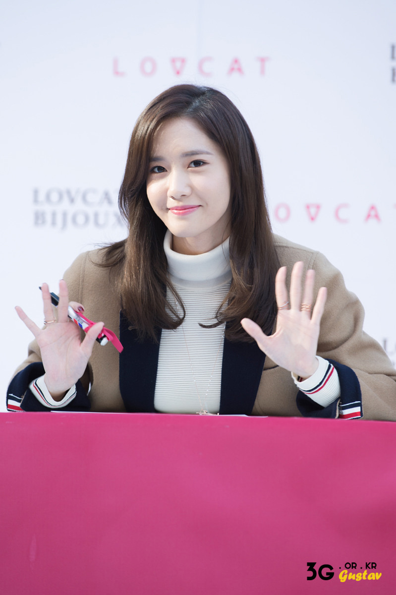 [PIC][24-10-2015]YoonA tham dự buổi fansign cho thương hiệu "LOVCAT" vào chiều nay - Page 3 221B6B38562CDCEA100019