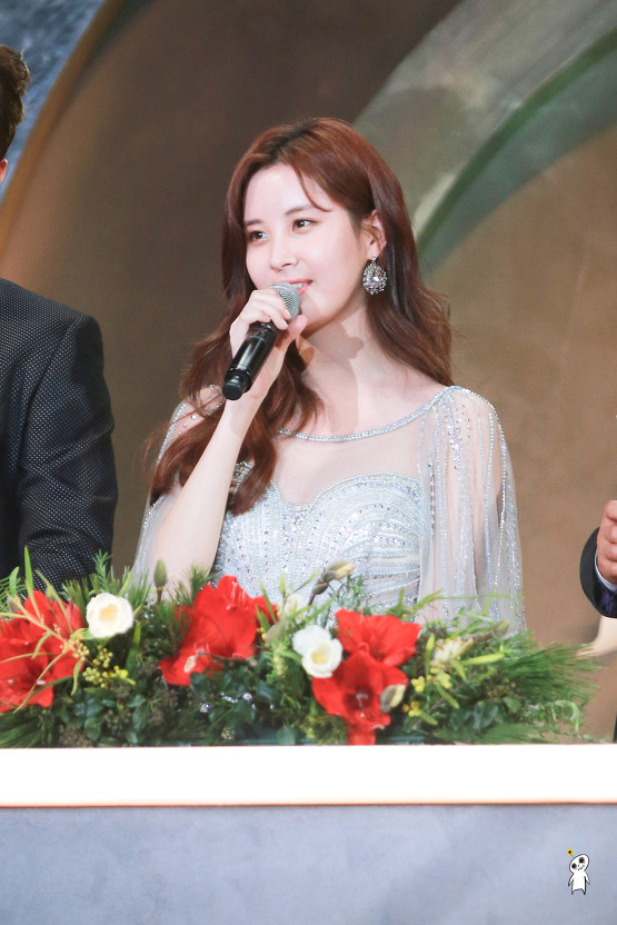 [PIC][13-01-2017]Hình ảnh mới nhất từ "31st Golden Disk Awards" của TaeYeon và MC SeoHyun - Page 3 224983375881B9392B81A4
