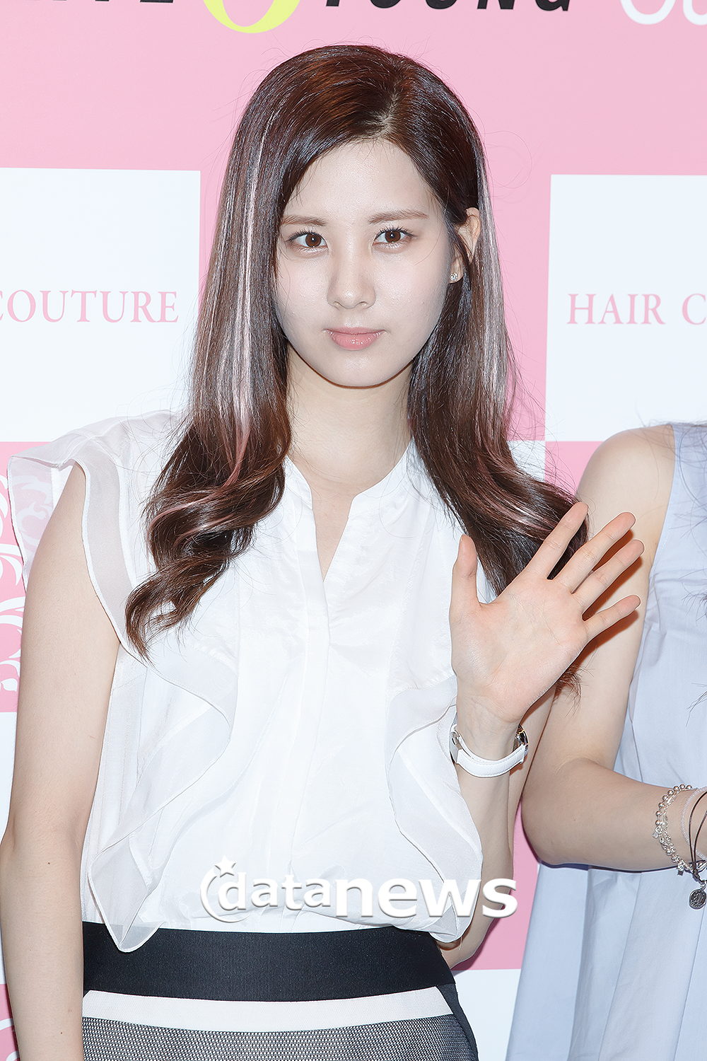 [PIC][26-07-2013]Tiffany - TaeYoen - SeoHyun và HyoYeon xuất hiện tại buổi fansign cho "Hair Couture" vào chiều nay 2260F73D51F66FFA326639