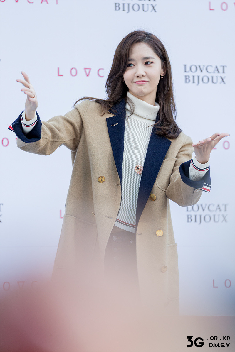 [PIC][24-10-2015]YoonA tham dự buổi fansign cho thương hiệu "LOVCAT" vào chiều nay - Page 5 2340133D5638400B2480A9