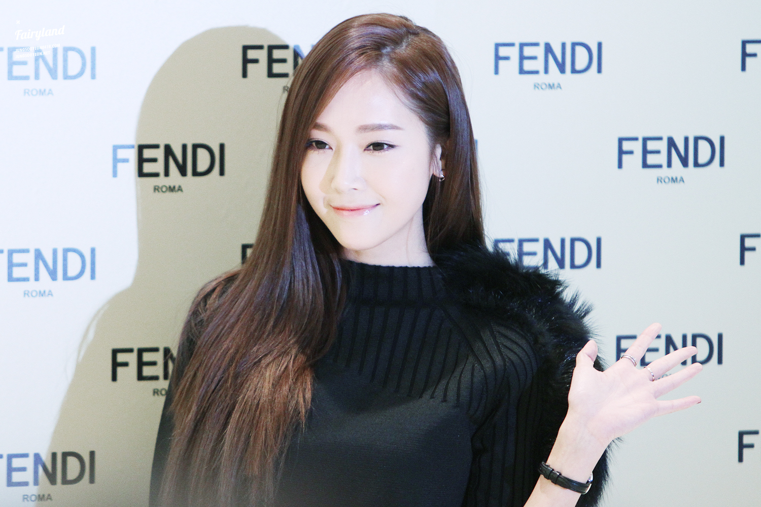 [PIC][24-11-2014]Jessica tham dự sự kiện khai trương cửa hàng "Fendi" tại Lotte World - Seoul vào chiều nay 2423024254747191285ECB
