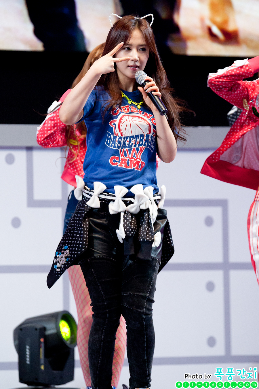 [PIC][07-04-2013]SNSD biểu diễn tại "LG Cinema 3D Festival" ở Lotte World vào tối nay - Page 4 2478B5485161A2F40DFA58