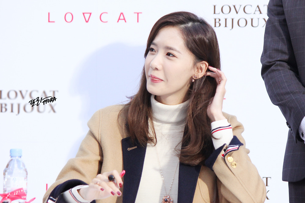 [PIC][24-10-2015]YoonA tham dự buổi fansign cho thương hiệu "LOVCAT" vào chiều nay - Page 6 2517C74E565AF02736289A