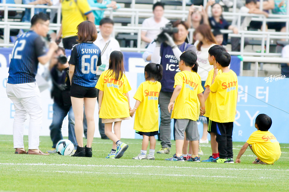 [PIC][22-05-2016]Sunny tham dự sự kiện "Shinhan Bank Vietnam & Korea Festival"  tại SVĐ Incheon Football Stadium vào hôm nay 257FC436577CEA260F3B52