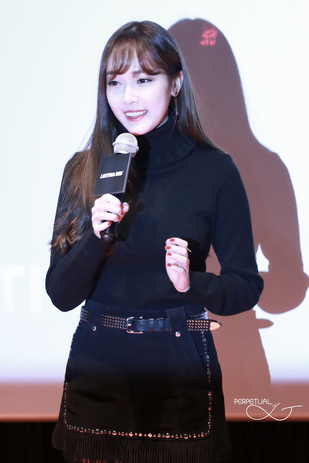 [PIC][07-11-2015]Jessica tham dự buổi Fansign cho dòng mỹ phẩm "J.ESTINA RED" tại "Myeongdong Lotte Cinema" vào chiều nay 2658B941563EB1A827EB4B