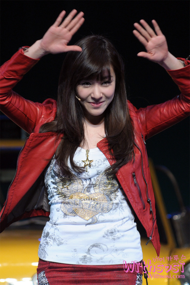 [FANTAKEN/PREVIEW][UPDATE][22-01-2012] Tiffany @ FAME Musical 136F0E3F4F1C1BE545C021