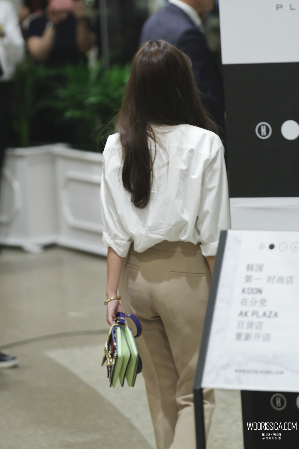 [PIC][21-08-2015]Jessica tham dự sự kiện khai trương hệ thống cửa hàng "KOON" vào chiều nay 2139124055F6D88F1C9461