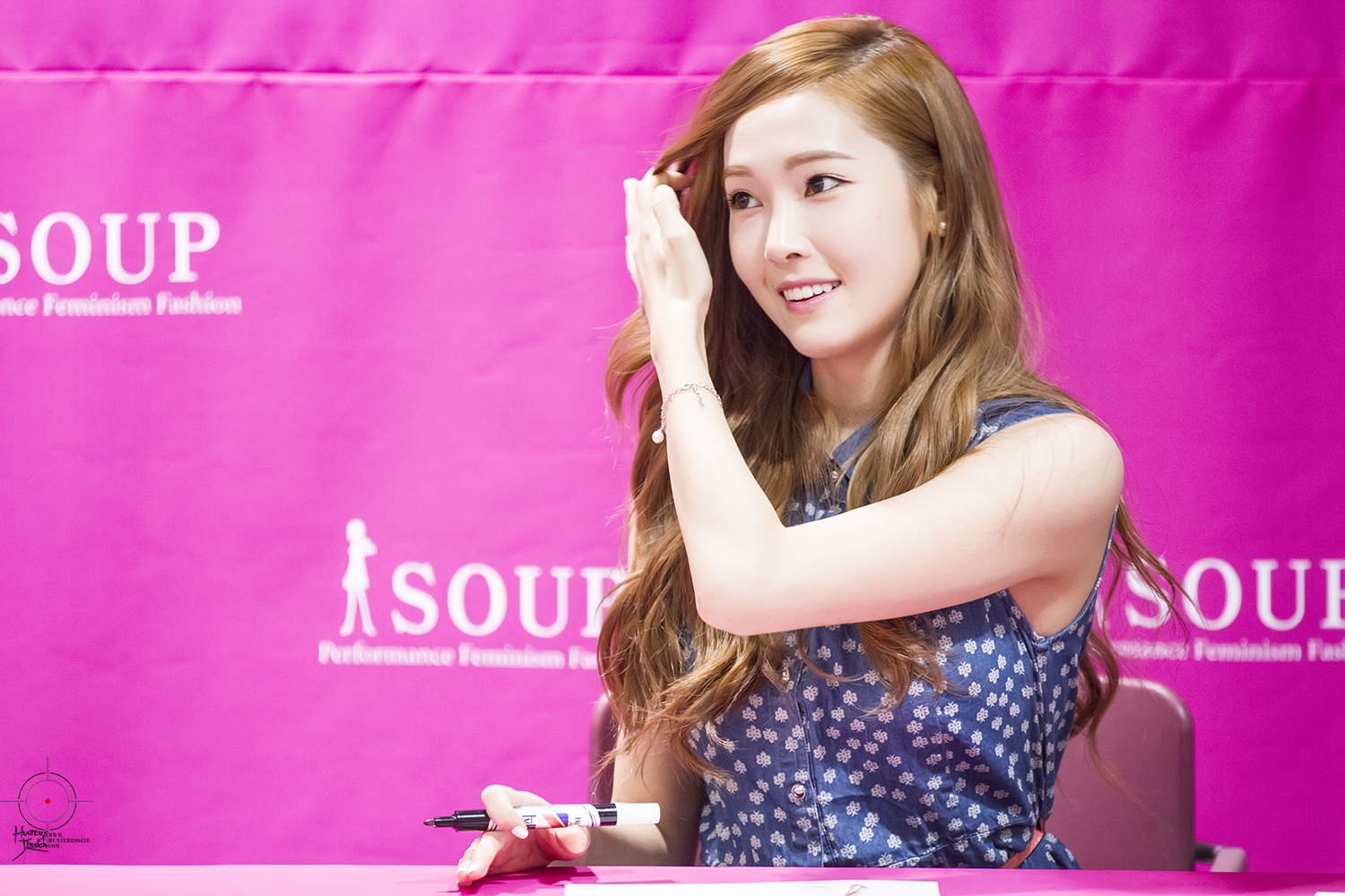 [PIC][04-04-2014]Jessica tham dự buổi fansign cho thương hiệu "SOUP" vào trưa nay - Page 3 213F283C53A00CBE189659