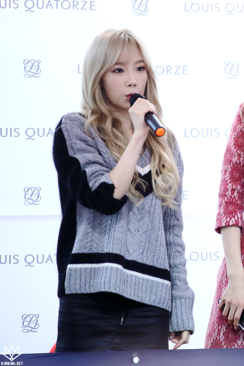 [PIC][27-11-2015]TaeTiSeo tham dự buổi Fansign cho thương hiệu "Louis Quartoze" tại Lotte Department Store Busan vào chiều nay - Page 6 2264353356A758E6029398