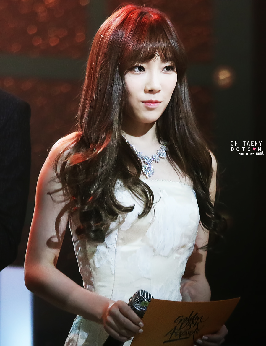 [PIC][16-01-2014]Hình ảnh từ "JTBC 28th Golden Disk Award" của MC TaeYeon và Tiffany vào tối nay + SNSD giành chiến thắng với 2 giải thưởng - Page 3 230F9B3552DD0E931D1DE7