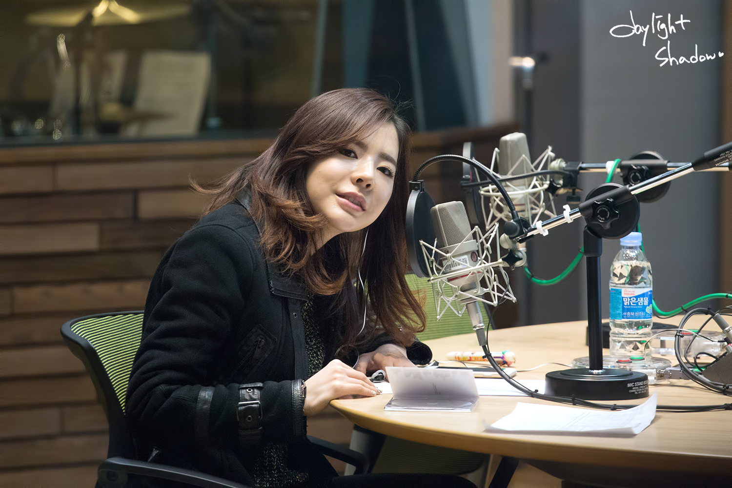 [OTHER][06-02-2015]Hình ảnh mới nhất từ DJ Sunny tại Radio MBC FM4U - "FM Date" - Page 10 2326454C554732400B7FBE