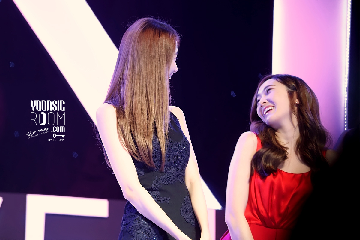 [PIC][20-10-2013]Jessica - YoonA và SeoHyun xuất hiện tại Thái Lan để tham dự "GiRL DE PROVENCE Thanks Party" vào tối nay - Page 15 23470246526B971E219BD5