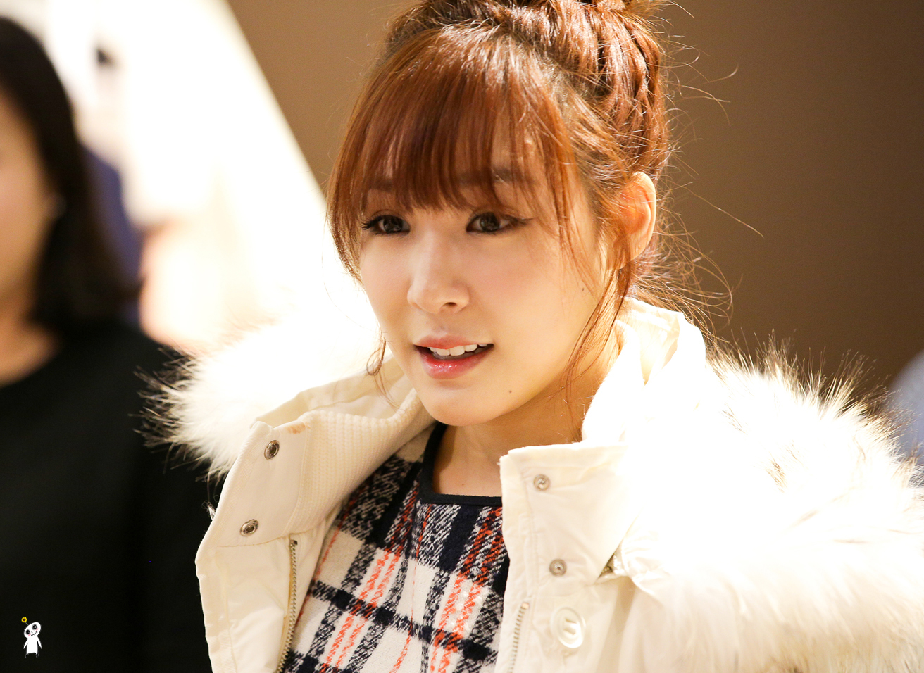 [PIC][28-11-2013]Tiffany ghé thăm cửa hàng "QUA" ở Hyundai Department Store vào trưa nay - Page 2 2458324552980C82026801