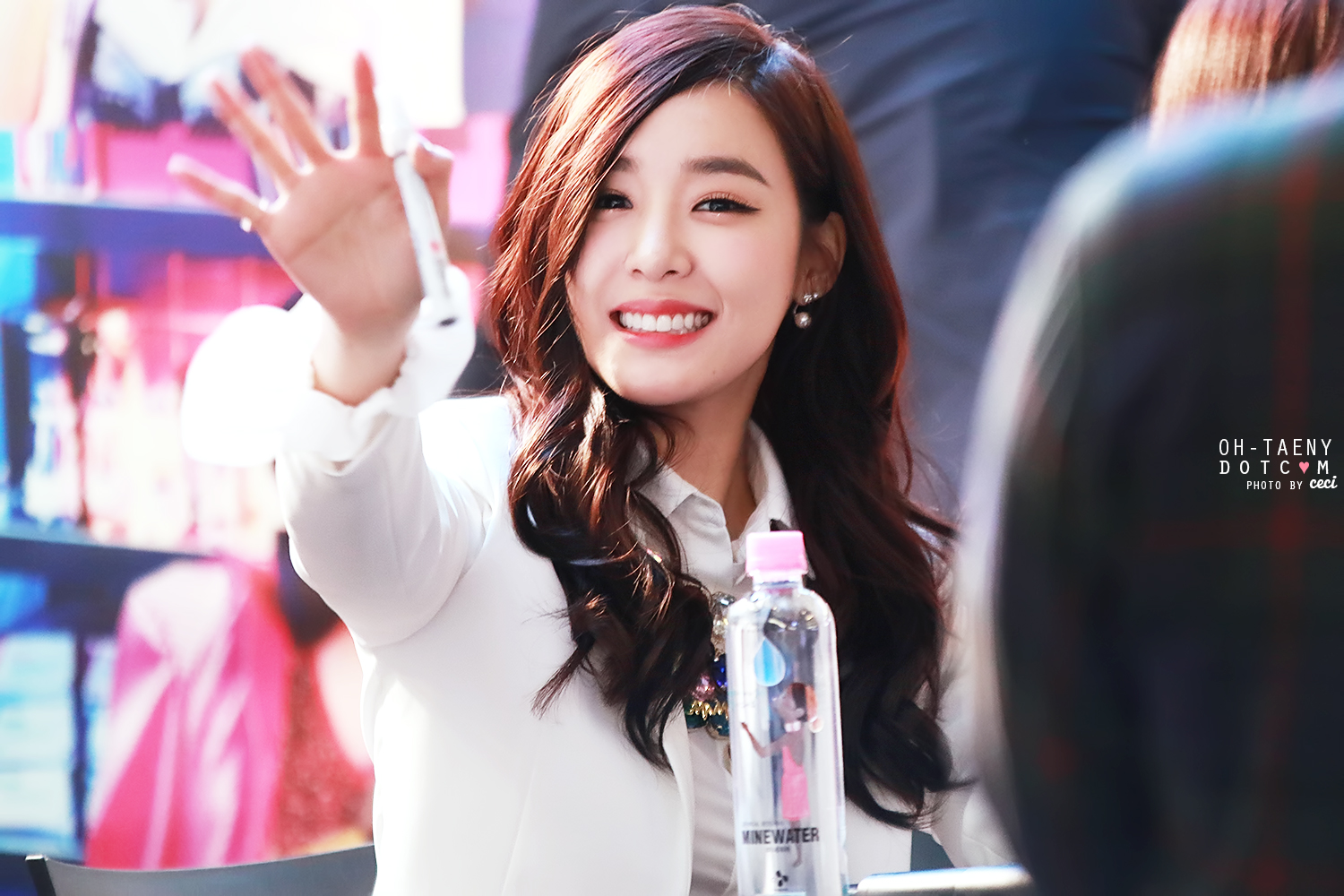 [PIC][14-03-2014]SNSD xuất hiện tại buổi fansign cho "Mr.Mr." vào tối nay  - Page 4 2504124253256674136EF3