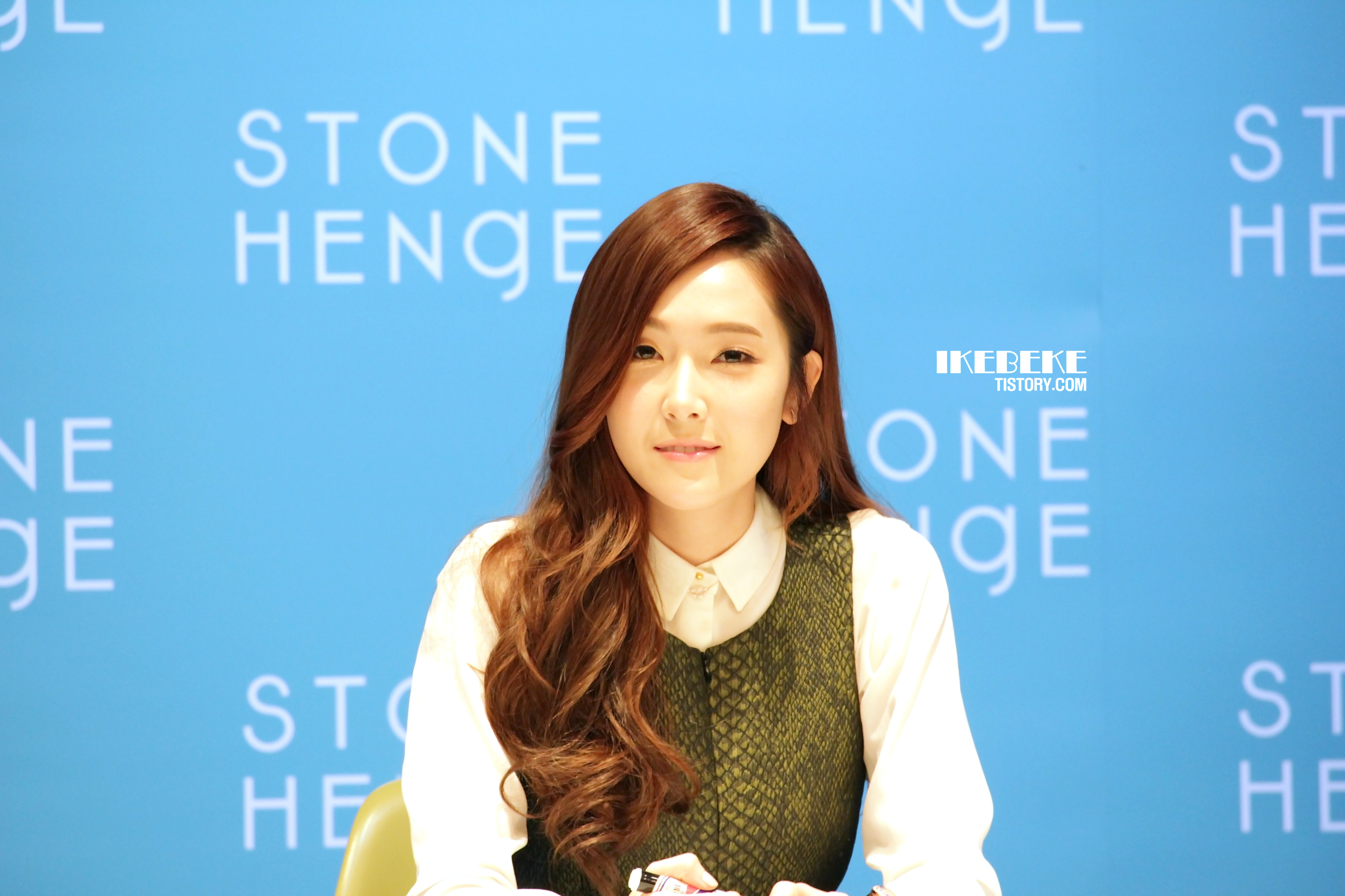 [PIC][01-12-2013]Jessica xuất hiện tại buổi fansign thứ 2 cho thương hiệu "STONEHENgE" vào trưa nay 262EEC4A529B7C3E0E081F