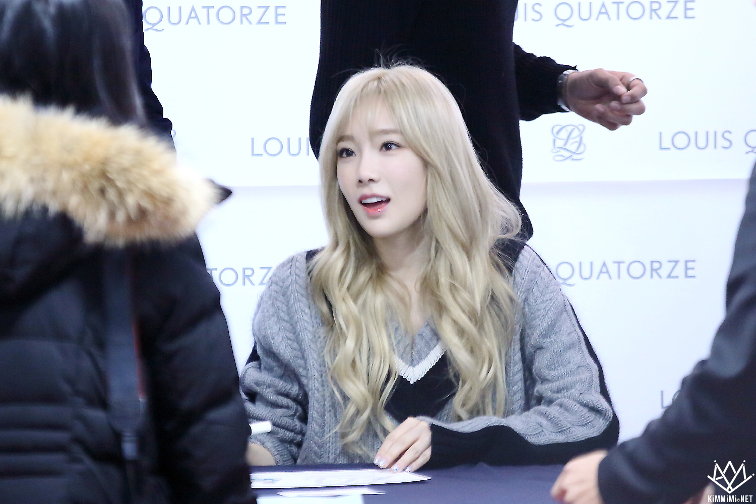 [PIC][27-11-2015]TaeTiSeo tham dự buổi Fansign cho thương hiệu "Louis Quartoze" tại Lotte Department Store Busan vào chiều nay - Page 6 2630533756A7589607FD27