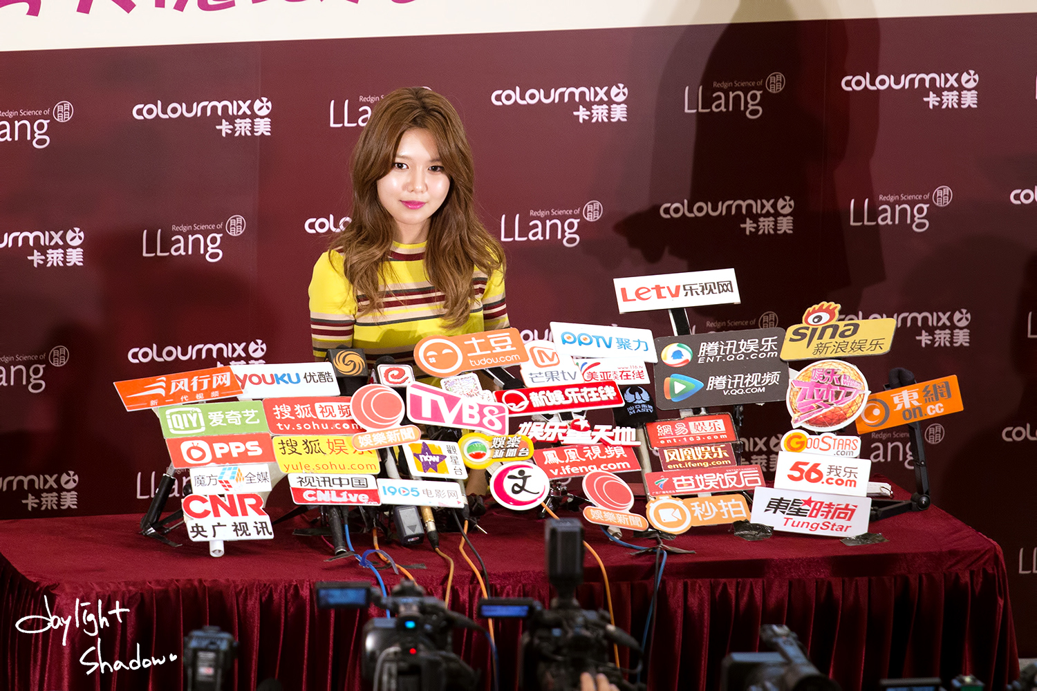 [PIC][04-02-2015]SooYoung xuất phát đi Hồng Kông để tham dự buổi fansign cho thương hiệu mỹ phẩm "LLang" - Page 6 2656333F551FC54621C4F0
