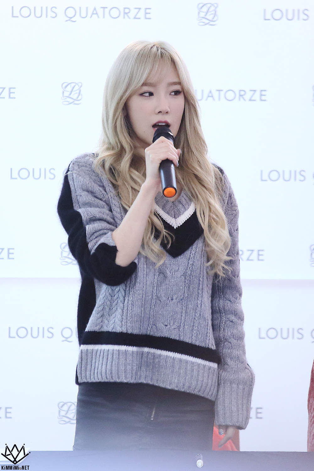 [PIC][27-11-2015]TaeTiSeo tham dự buổi Fansign cho thương hiệu "Louis Quartoze" tại Lotte Department Store Busan vào chiều nay - Page 6 2672B93356A758E0106CA4