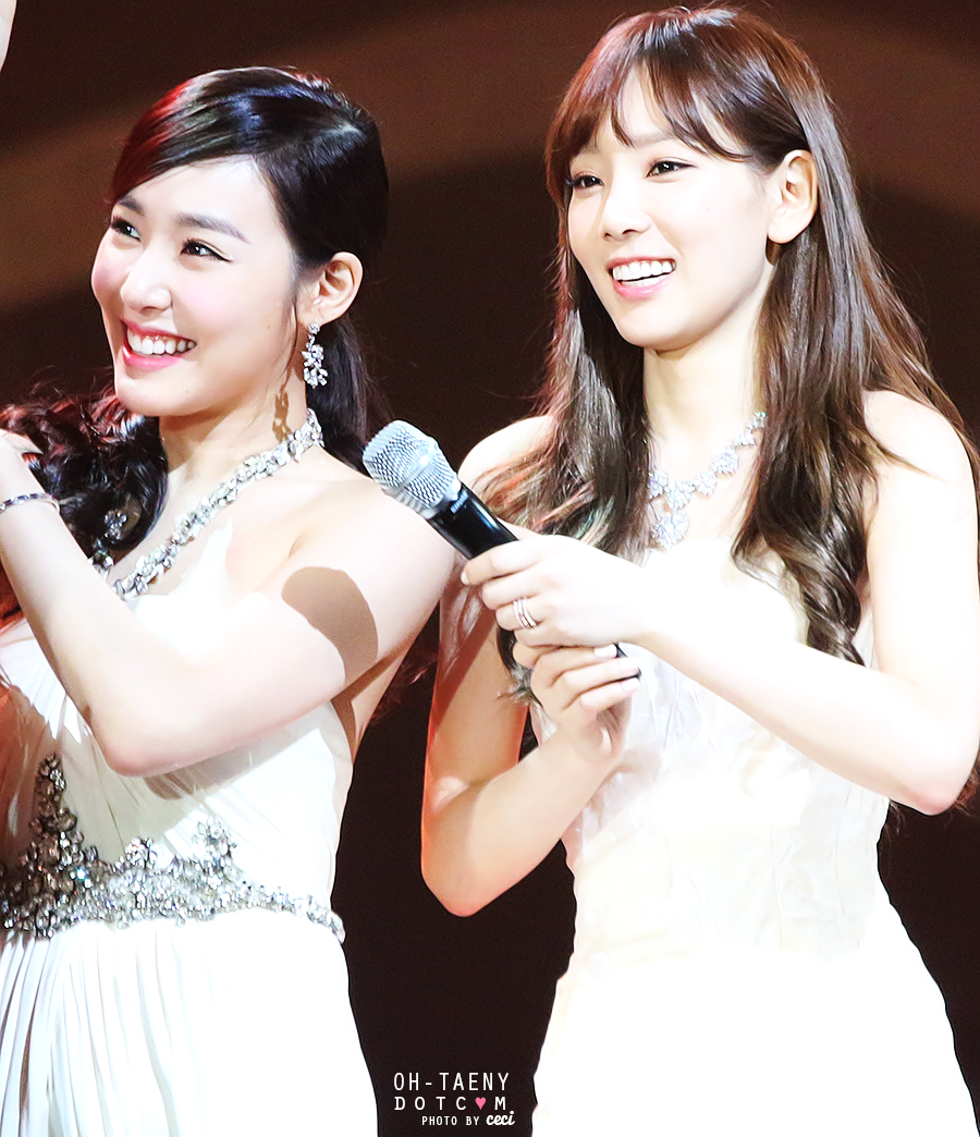 [PIC][16-01-2014]Hình ảnh từ "JTBC 28th Golden Disk Award" của MC TaeYeon và Tiffany vào tối nay + SNSD giành chiến thắng với 2 giải thưởng - Page 3 27186C4852DD04C80AE8D0