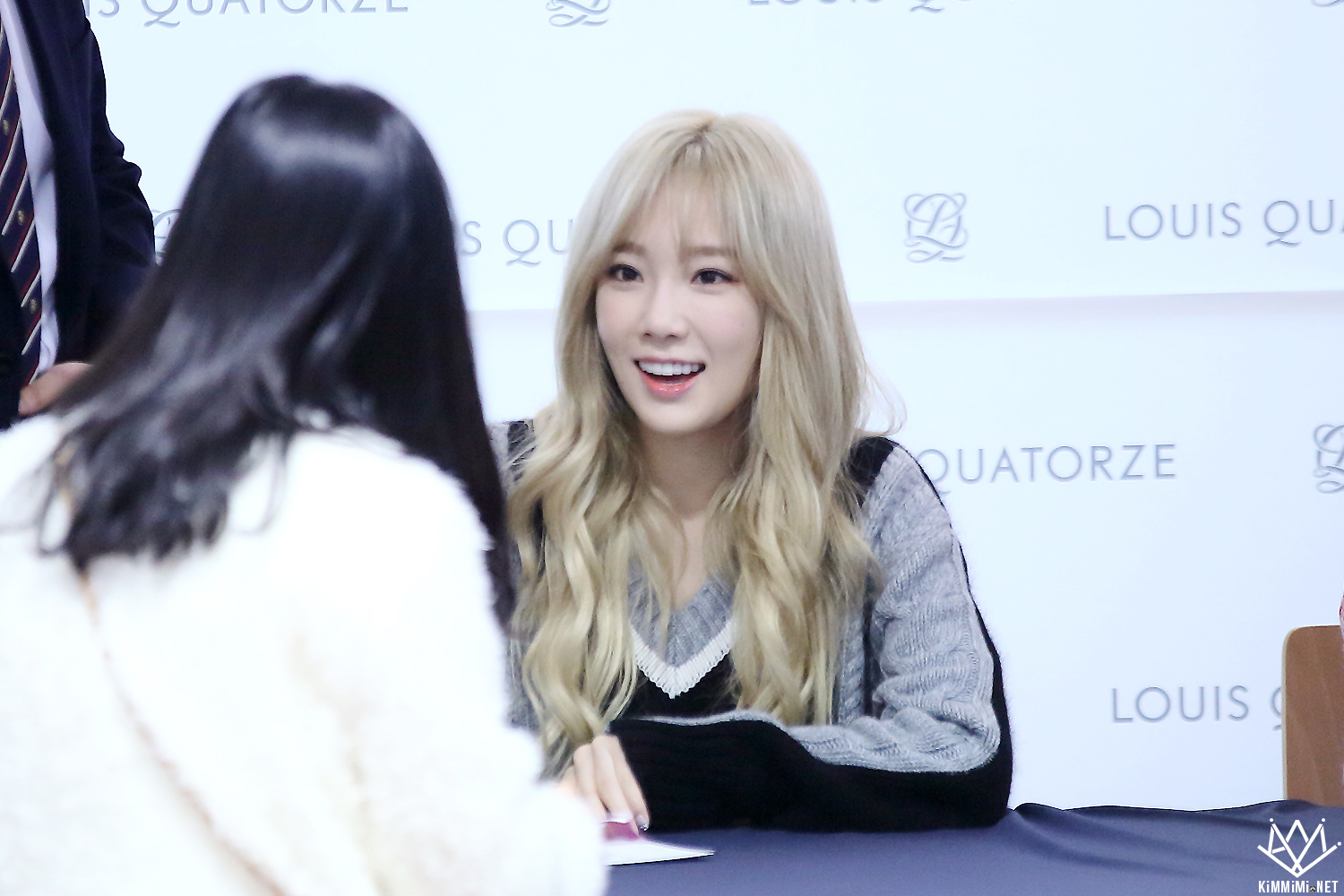 [PIC][27-11-2015]TaeTiSeo tham dự buổi Fansign cho thương hiệu "Louis Quartoze" tại Lotte Department Store Busan vào chiều nay - Page 6 2738B83756A7589907C99F