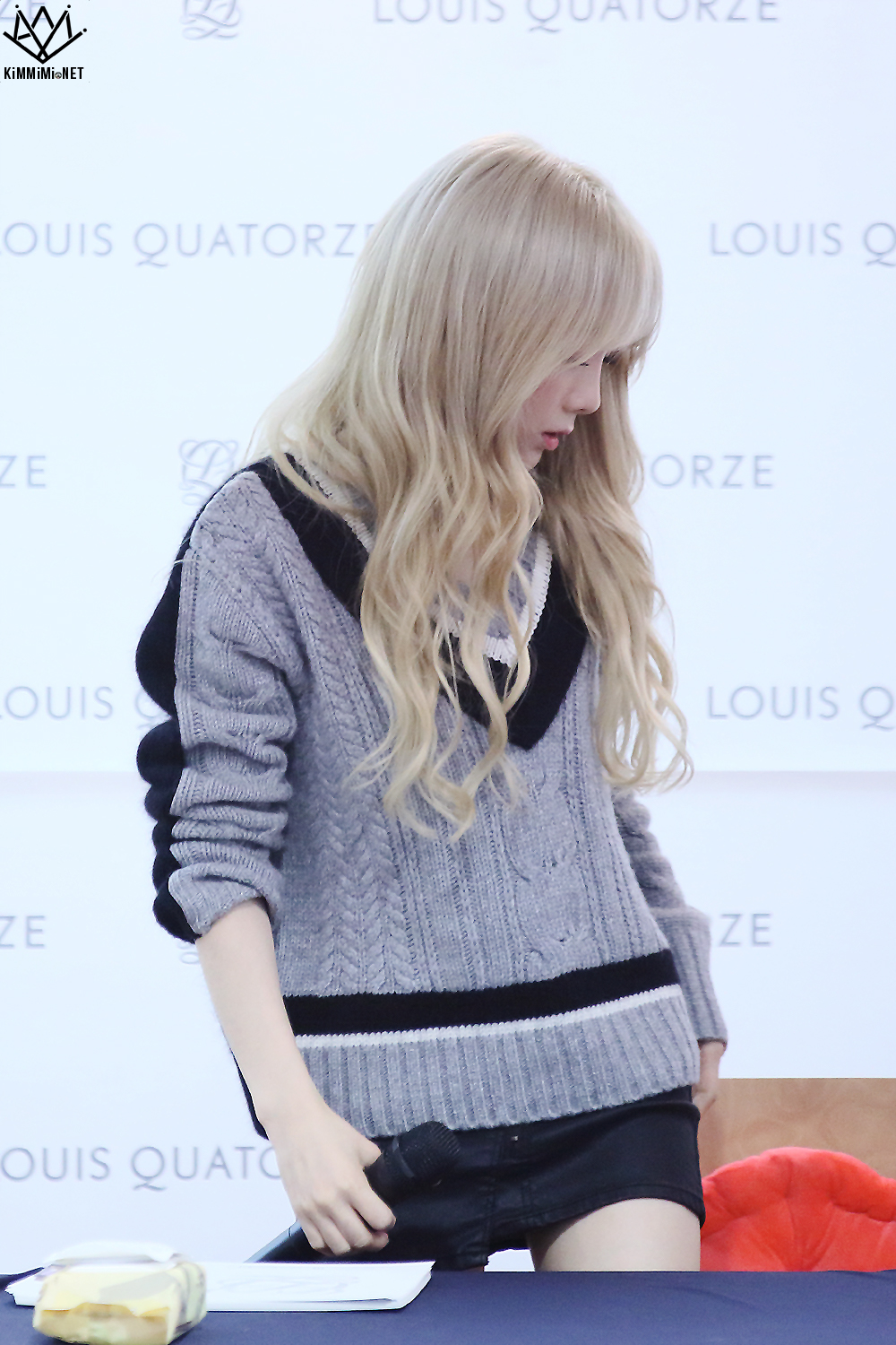 [PIC][27-11-2015]TaeTiSeo tham dự buổi Fansign cho thương hiệu "Louis Quartoze" tại Lotte Department Store Busan vào chiều nay - Page 6 2743FE3356A758DB0D704D